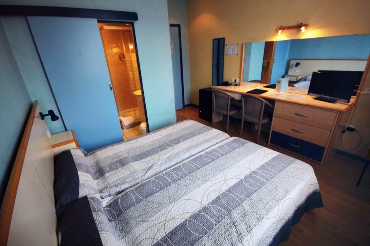 Les Messageries Hotell Saint-Flour  Rom bilde